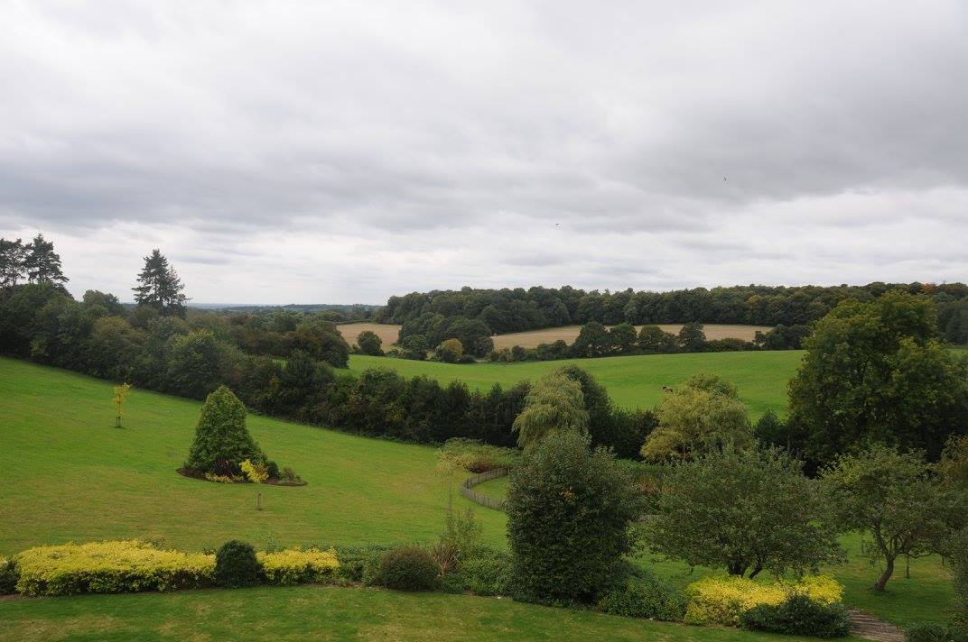 مشهد ساحر من دارتنا "رجوود" في بكنزفيلد غرب مدينة لندن.

An enchanting view from our house at Ridgewood, Kingsfield west of London  , Electronic Village, His excellency mohammed ahmed khalifa al suwaidi, Arabic Poetry, Arabic Knowledge, arabic articles, astrology, science museum, art museum,goethe museum, alwaraq, arab poet, arabic poems, Arabic Books,Arabic Quiz, القرية الإلكترونية  , محمد أحمد خليفة السويدي  , محمد أحمد  السويدي ,  محمد    السويدي ,  محمد  سويدي , mohammed al suwaidi, mohammed al sowaidi,mohammed suwaidi, mohammed sowaidi, mohammad alsuwaidi, mohammad alsowaidi, mohammed ahmed alsuwaidi, محمد السويدي , محمد أحمد  السويدي , muhammed alsuwaidi,muhammed suwaidi 