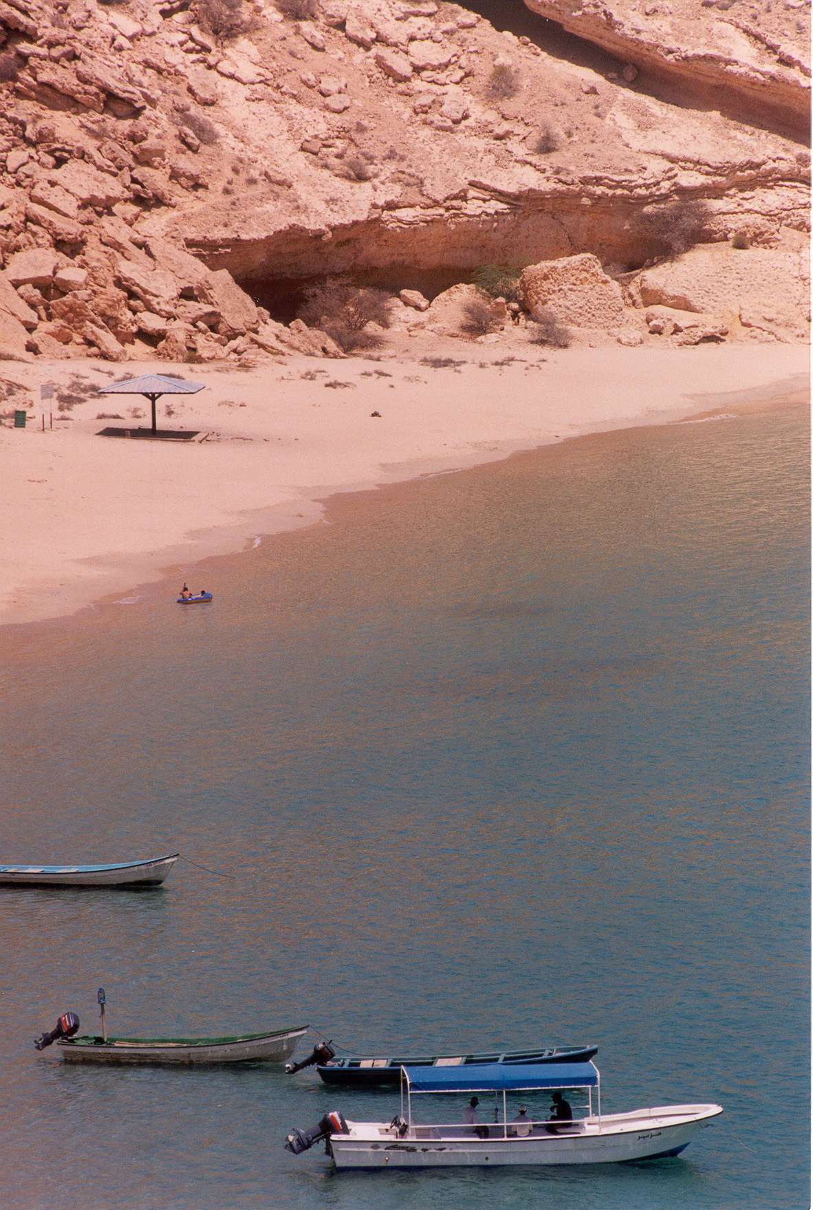   منظر للخيران والجزر الصخريه في شاطىء الجصه بخليج عمان , Electronic Village, His excellency mohammed ahmed khalifa al suwaidi, Arabic Poetry, Arabic Knowledge, arabic articles, astrology, science museum, art museum,goethe museum, alwaraq, arab poet, arabic poems, Arabic Books,Arabic Quiz, القرية الإلكترونية  , محمد أحمد خليفة السويدي  , محمد أحمد  السويدي ,  محمد    السويدي ,  محمد  سويدي , mohammed al suwaidi, mohammed al sowaidi,mohammed suwaidi, mohammed sowaidi, mohammad alsuwaidi, mohammad alsowaidi, mohammed ahmed alsuwaidi, محمد السويدي , محمد أحمد  السويدي , muhammed alsuwaidi,muhammed suwaidi 