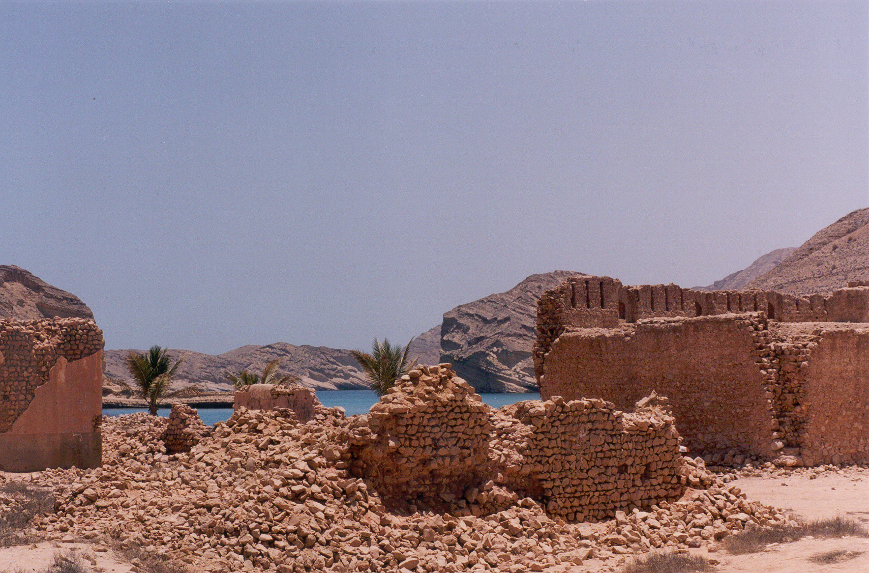   منظر للخيران والجزر الصخريه في شاطىء الجصه بخليج عمان , Electronic Village, His excellency mohammed ahmed khalifa al suwaidi, Arabic Poetry, Arabic Knowledge, arabic articles, astrology, science museum, art museum,goethe museum, alwaraq, arab poet, arabic poems, Arabic Books,Arabic Quiz, القرية الإلكترونية  , محمد أحمد خليفة السويدي  , محمد أحمد  السويدي ,  محمد    السويدي ,  محمد  سويدي , mohammed al suwaidi, mohammed al sowaidi,mohammed suwaidi, mohammed sowaidi, mohammad alsuwaidi, mohammad alsowaidi, mohammed ahmed alsuwaidi, محمد السويدي , محمد أحمد  السويدي , muhammed alsuwaidi,muhammed suwaidi 
