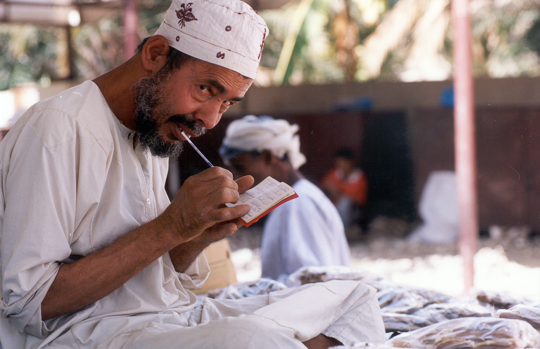 رجل وأطفال يصلحون عجلة عربه, Electronic Village, His excellency mohammed ahmed khalifa al suwaidi, Arabic Poetry, Arabic Knowledge, arabic articles, astrology, science museum, art museum,goethe museum, alwaraq, arab poet, arabic poems, Arabic Books,Arabic Quiz, القرية الإلكترونية  , محمد أحمد خليفة السويدي  , محمد أحمد  السويدي ,  محمد    السويدي ,  محمد  سويدي , mohammed al suwaidi, mohammed al sowaidi,mohammed suwaidi, mohammed sowaidi, mohammad alsuwaidi, mohammad alsowaidi, mohammed ahmed alsuwaidi, محمد السويدي , محمد أحمد  السويدي , muhammed alsuwaidi,muhammed suwaidi 