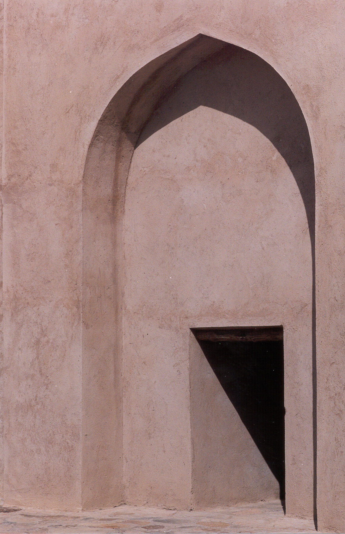 مدفع يطل من فتحه في سور السطح بقلعة نزوى على بساتين النخيل, Electronic Village, His excellency mohammed ahmed khalifa al suwaidi, Arabic Poetry, Arabic Knowledge, arabic articles, astrology, science museum, art museum,goethe museum, alwaraq, arab poet, arabic poems, Arabic Books,Arabic Quiz, القرية الإلكترونية  , محمد أحمد خليفة السويدي  , محمد أحمد  السويدي ,  محمد    السويدي ,  محمد  سويدي , mohammed al suwaidi, mohammed al sowaidi,mohammed suwaidi, mohammed sowaidi, mohammad alsuwaidi, mohammad alsowaidi, mohammed ahmed alsuwaidi, محمد السويدي , محمد أحمد  السويدي , muhammed alsuwaidi,muhammed suwaidi 